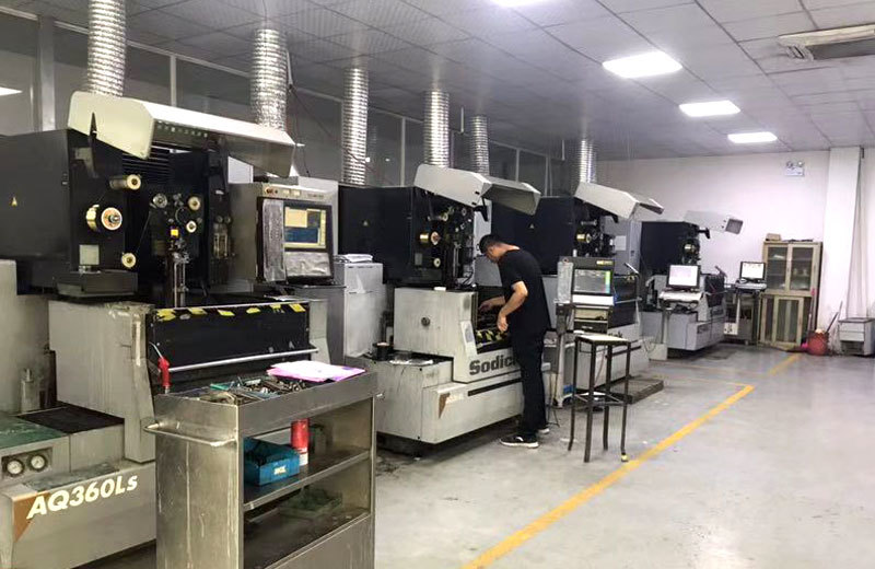 慢走絲線(xiàn)切割機